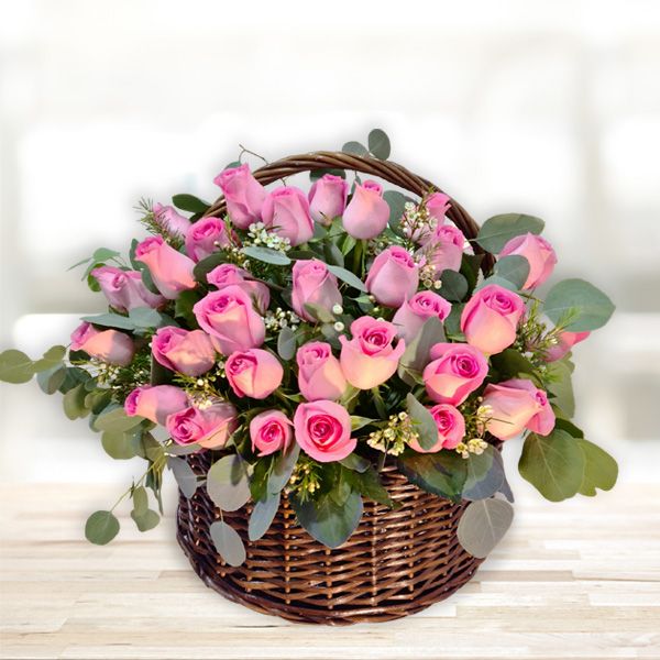 Arreglo: 50 Rosas en Canasta, presentación premium