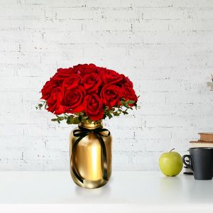 Detalle de rosas frescas con gotas de agua - FioriShop